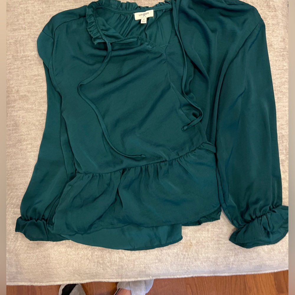 Umgee Satin Ruffle Collar Long Sleeve Top In Hunter Green